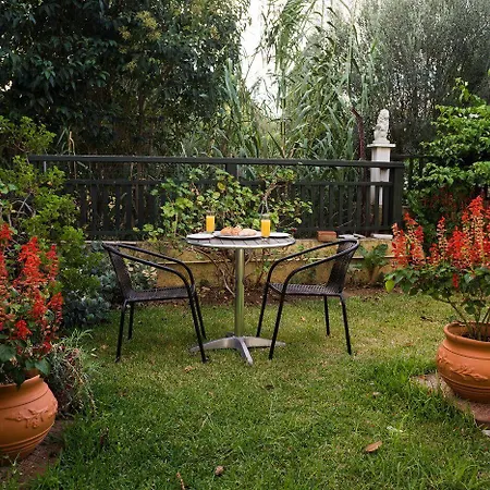 Dallas Aparthotel Svoronata