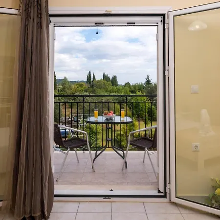 Dallas Aparthotel Svoronata