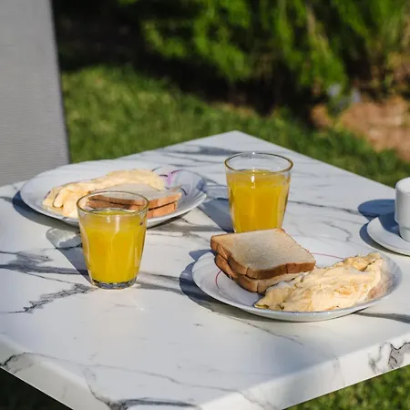 Dallas Aparthotel Svoronata